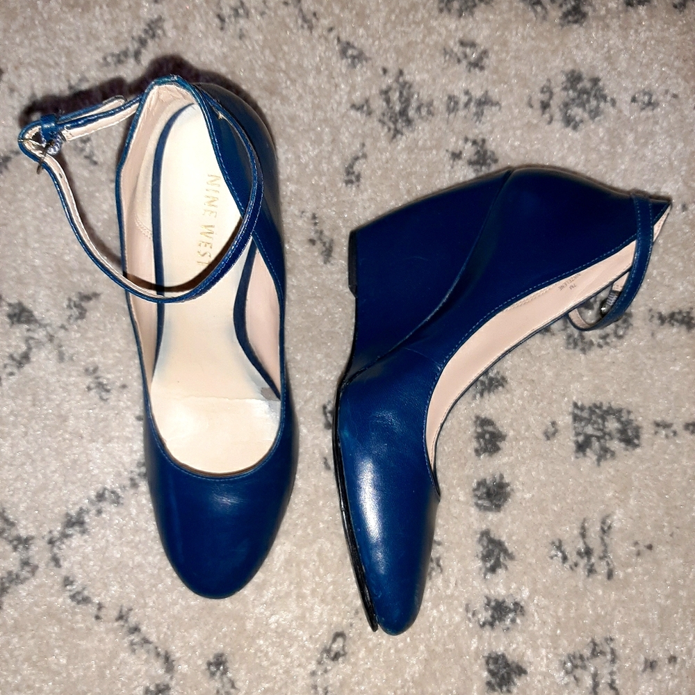 Navy wedges